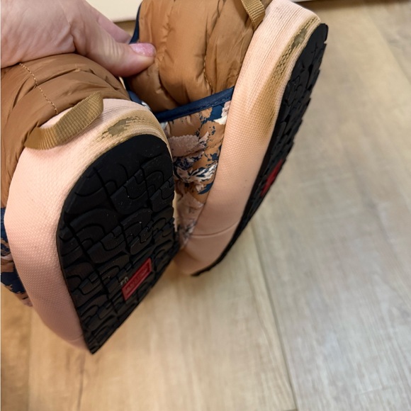 The North Face Thermoball Traction Booties women’s Size 7 - Picture 8 of 8
